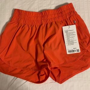 NWT Lululemon tracker LR short 4” lined